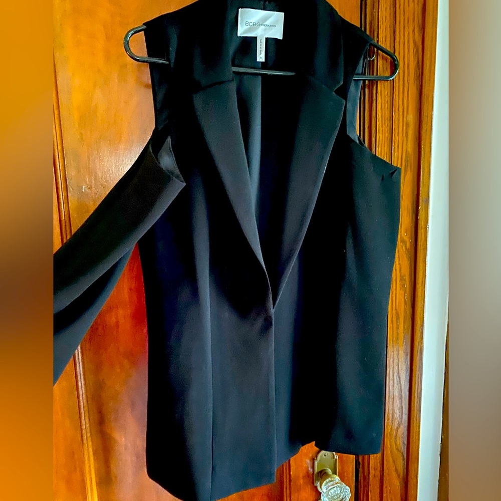 BCBG generation cold shoulder blazer